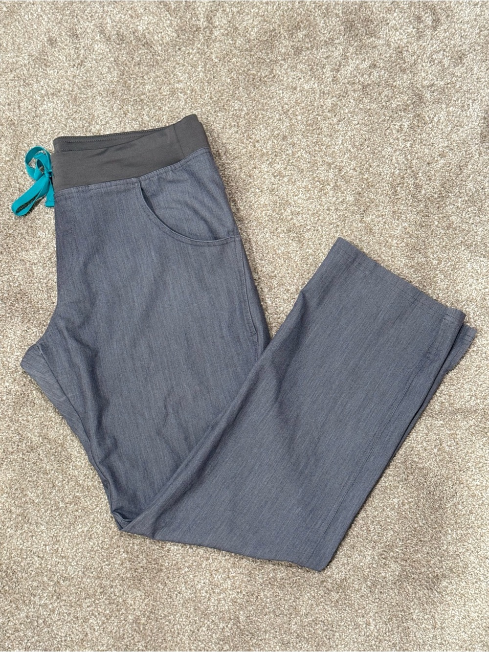 Women's FIGS Graphite Kade Cargo Scrub Pants Medium Straight Leg Gray Pockets